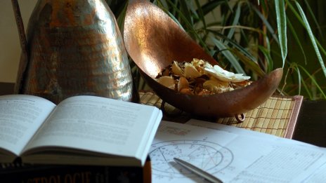 Празничен хороскоп за Коледния ден: Кои ще са трите най-щастливи зодии