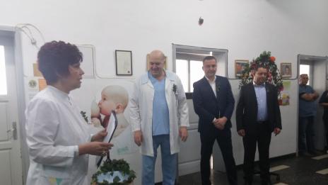 В МБАЛ „Света Анна“ отбелязаха Бабинден с автентичен ритуал