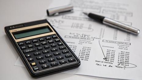 Срeдният осигурителен доход се понижава до 873 лева през август
