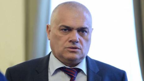 МВР издирва родителите на децата, снимани със свастики