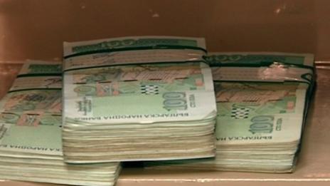 Жена взела 9200 лв. от ало измами, съдът я остави в ареста