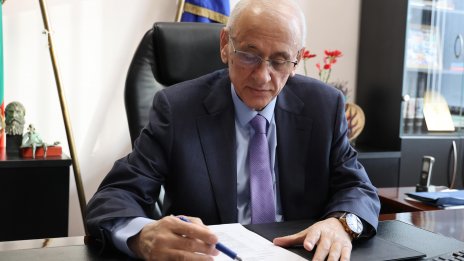 Силви Кирилов забрани износа на 15 лекарствени продукта