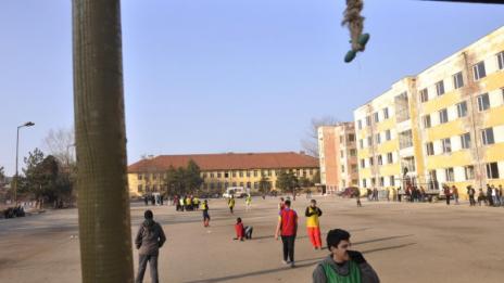 Правят фитнес на открито за бежанците в Харманли