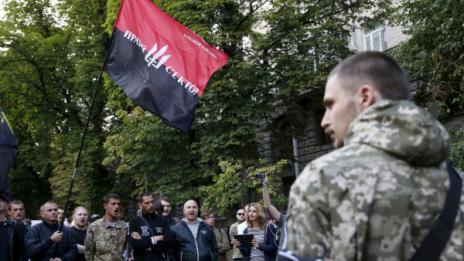 Бойци на "Десен сектор" влязоха в престрелка с украинската милиция