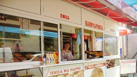 Проучват храната в магазини и лавки близо до училищата