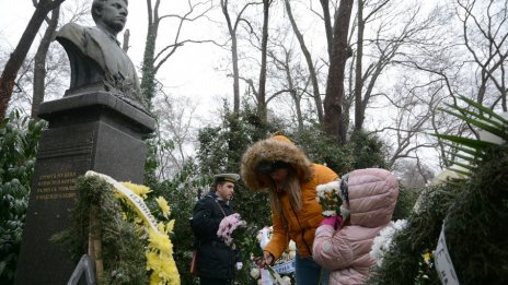 Варна отбеляза 153 години от гибелта на Васил Левски въпреки урагана (СНИМКИ)