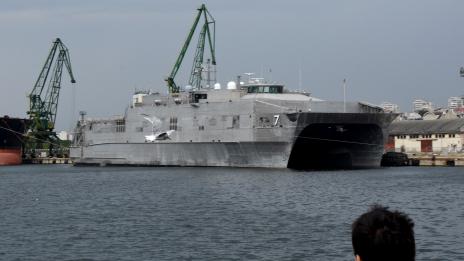 „Пикапът“ на ВМС на САЩ за първи път в Черно море (СНИМКИ)