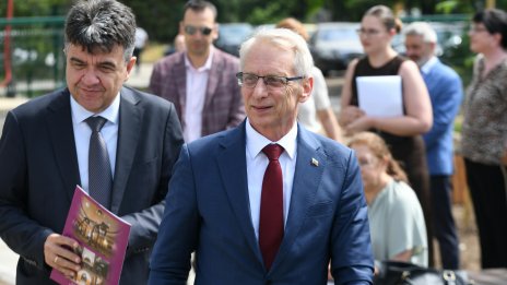 Денков: Няма такава държава, в която премиерът казва едно, а външният министър прави друго
