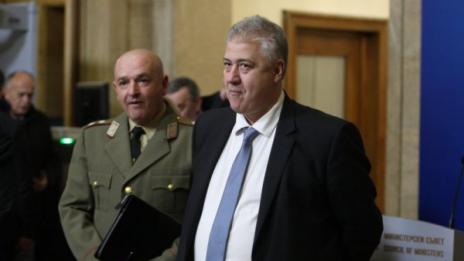 Пращаме лекари в заразените с коронавирус държави, за да наблюдават