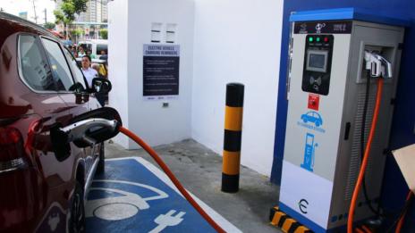 Бензиностанциите в Южна Корея отказват да зареждат японски автомобили