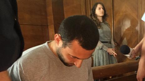 Задържаният за убийство на съпругата си в автомобил остава в ареста