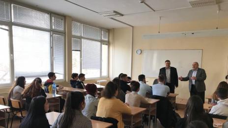 Емил Радев към варненски ученици: Възползвайте се от всички достижения на Европа и работете за България