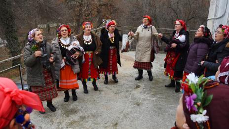 По стара традиция в Тополи отбелязаха Бабинден (СНИМКИ)