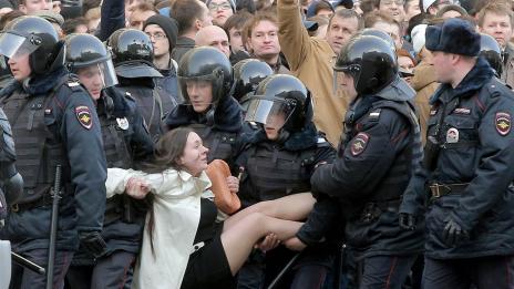 Задържаха и журналисти на протестите в подкрепа на Навални