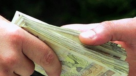 Съдят варненски полицай, взел пари, за да снася информация на криминално проявен