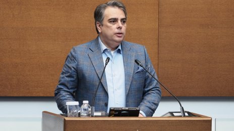 Асен Василев: Радев, как ще направите дефицита 5,7%?