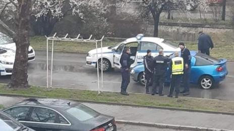 Гонка завърши със стрелба по гумите на автомобил
