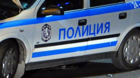 Син преби жестоко майка си... счупени ребра, комоцио