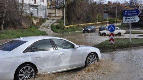 Авария наводни бул. „Христо Смирненски“ във Варна