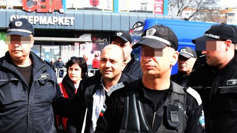 Задържаха под стража бащата, обвинен в насилие над дъщеря си