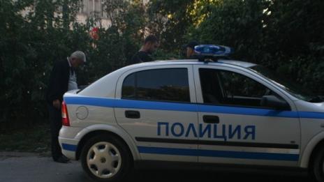 Пиян шофьор с дрога в колата блъсна патрулка