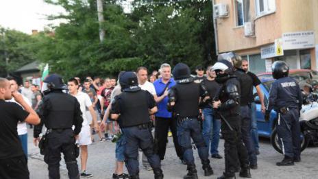 Едва десетина се събраха да протестират в "Орландовци"