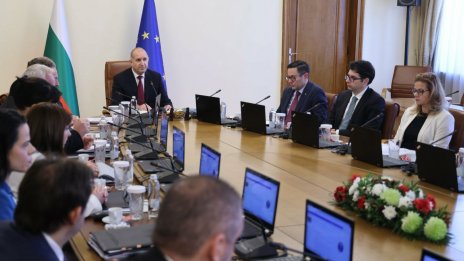 Радев: Тази година няма да участваме във финансовата помощ за Украйна