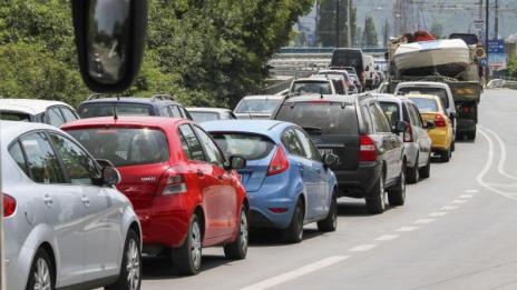 Удрят вноса на твърде стари и замърсяващи коли у нас