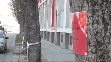 Тема с продължение: Новоремонтирано варненско школо се разпада, родители недоволстват (ВИДЕО)