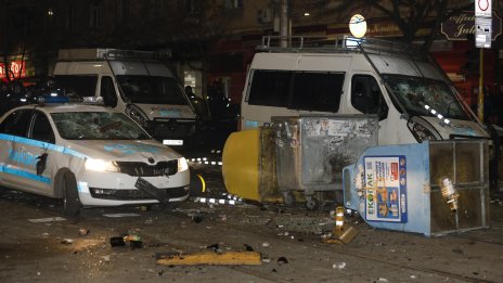 Равносметката след 1 декември: Сблъсъци с полиция, палежи, задържани, пострадали и част от София е без ток