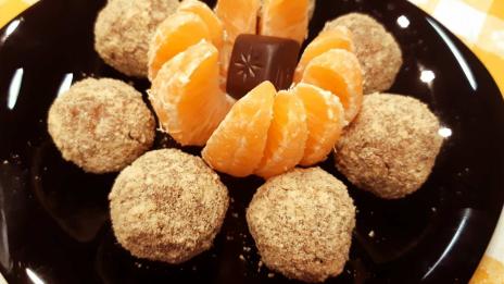 Рецепта на деня: Домашни шоколадови бонбони с мюсли и ябълки