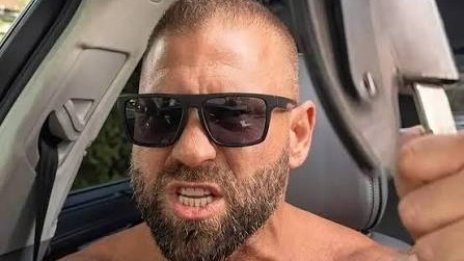 Стоян Колев се подигра с МВР в социалките