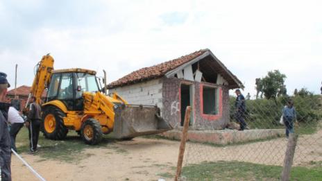Още месец ромските къщи в Гърмен остават непокътнати