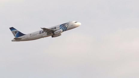 Издирват с подводница черните кутии на самолета на "Иджипт Еър"