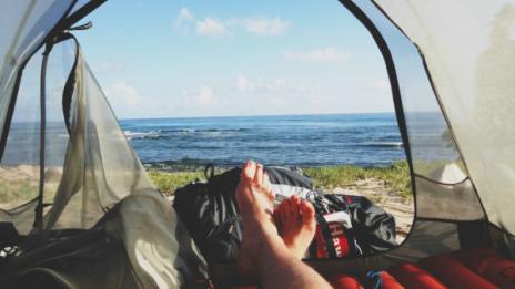 Разрешиха спането на плажа, но... без палатка