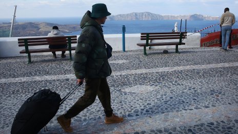 Деветима българи напускат Санторини, други 27 остават