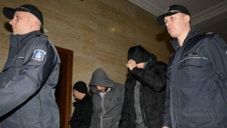 Дръзки и цинични... Биячите остават в ареста