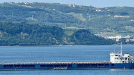 Кораб без радиовръзка се доближи опасно близо до Балчик
