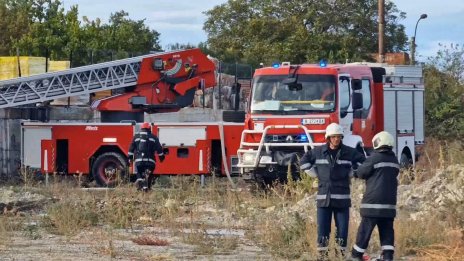 Пожарът в цеха в Бяла е напълно потушен