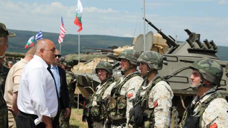 Премиерът наблюдава учението "Ответен удар" в Ново село