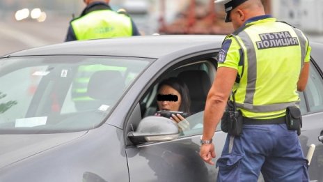 Спипаха млади шофьорки с алкохол и дрога зад волана във Варненско