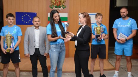Община Варна отличи шампионите по тенис на маса от СКТМ &bdquo;Комфорт&ldquo;
