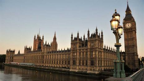 Британският парламент поднови работа ден след терористичната атака