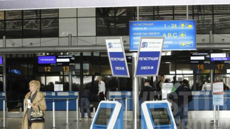 Пожарникари на учение на Терминал 2 на Летище София