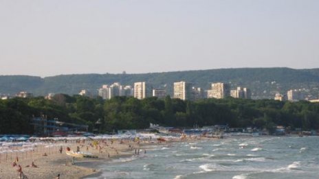 Варна чака сезона и обещава: 5+5 (лв.) за чадъp и шезлонг – заковано!