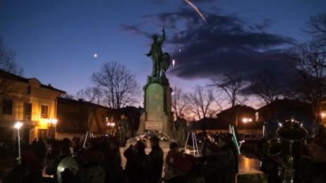 След 142 години: Заря, цветя и тъга за Левски в Карлово