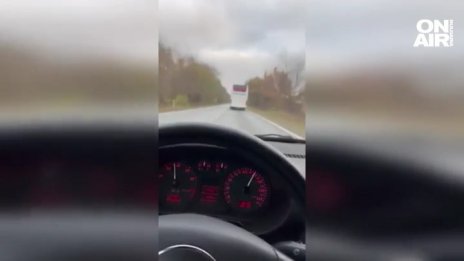 Турски автобус "лети" с цели 140 км/ч по главния път Русе-Търново ВИДЕО