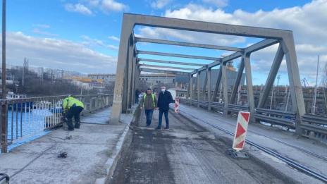 Ремонтират металния клапов мост във Варна