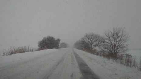 Затруднено движение по проходите в Смолянско, 70 см сняг над Батак