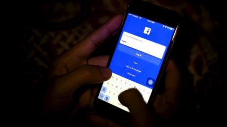 Facebook пуска SMS-и смяната на акаунти в Messenger